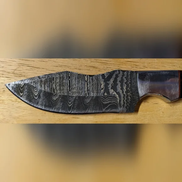 Damascus steel blade men's hunting skinner knife, T1-E - Picture 3 of 5